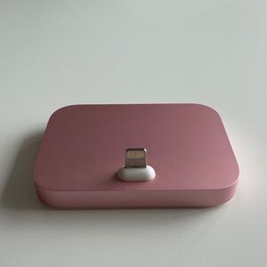 Apple Charger Stand / Lightning Dock - Rose Gold Metallic A1717
